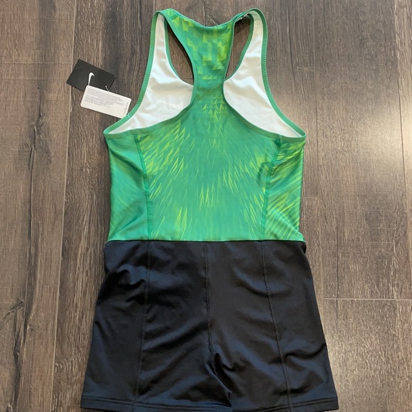 Women’s Nike Athletic Set - Picture 4 of 8
